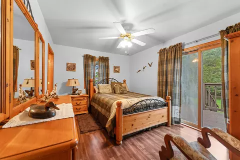 Bedroom - 22821 Needles Eye Rd, Shell Knob, MO 65747 photo 2 of 4