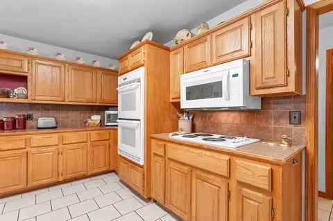 Kitchen - 22821 Needles Eye Rd, Shell Knob, MO 65747 photo 4 of 4