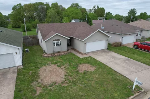 917 W Birch St, Nixa, MO 65714 photo 2