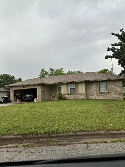 4515 S Drury Ave, Springfield, MO 65810 photo 2