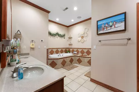 Bath - 261 Country Bluff Dr, Branson, MO 65616 photo 1 of 8