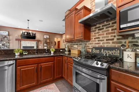 Kitchen - 261 Country Bluff Dr, Branson, MO 65616 photo 5 of 6