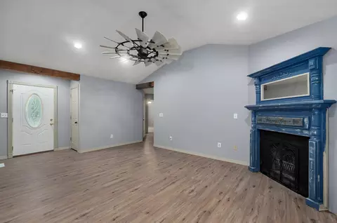 208 E Blue Jay St, Clever, MO 65631 photo 7