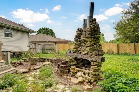 208 E Blue Jay St, Clever, MO 65631 photo 23