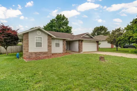 208 E Blue Jay St, Clever, MO 65631 photo 2