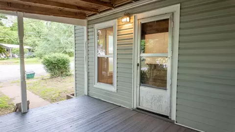 Exterior - 222 Poplar St, Thayer, MO 65791 photo 2 of 12