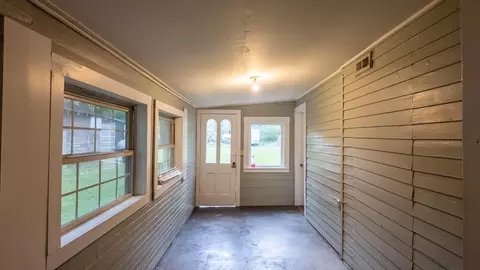 Entry Way - 222 Poplar St, Thayer, MO 65791 photo 3 of 4