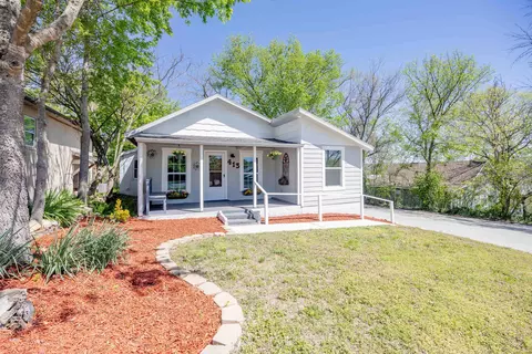 413 W College St, Branson, MO 65616 photo 1
