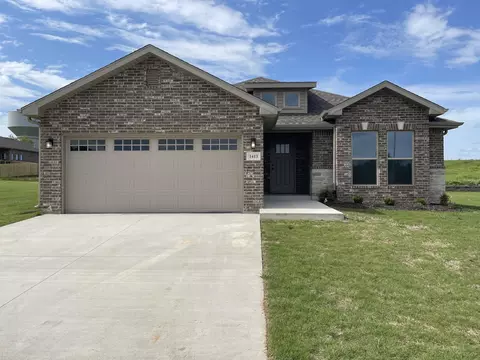 1413 E Riverton Rd, Nixa, MO 65714