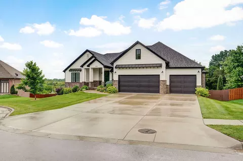 2856 E Tara Ct, Springfield, MO 65804 photo 2