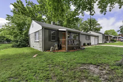 608 W University St, Springfield, MO 65807 photo 3
