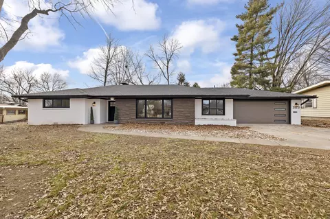 2123 S Meadowview Ave, Springfield, MO 65804 photo 1