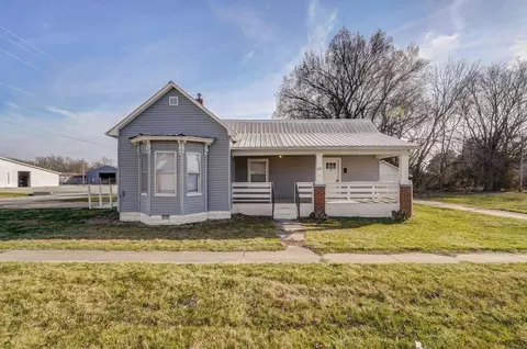 252 Commercial St, Marshfield, MO 65706
