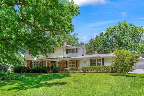2215 E Rosebrier St, Springfield, MO 65804 photo 1