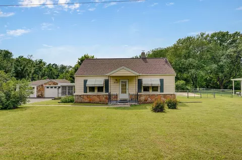 2715 N Oakland Ave, Springfield, MO 65803