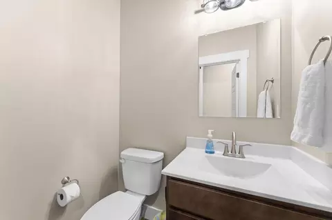 Bath - 440 Lake Front Dr, Branson, MO 65616 photo 2 of 10