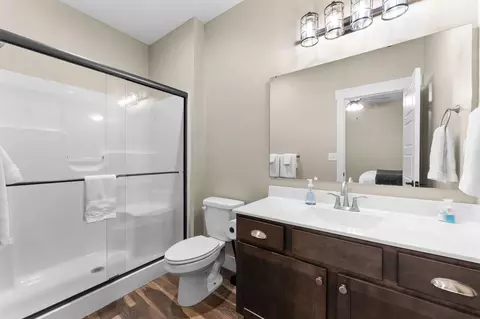 Bath - 440 Lake Front Dr, Branson, MO 65616 photo 9 of 10