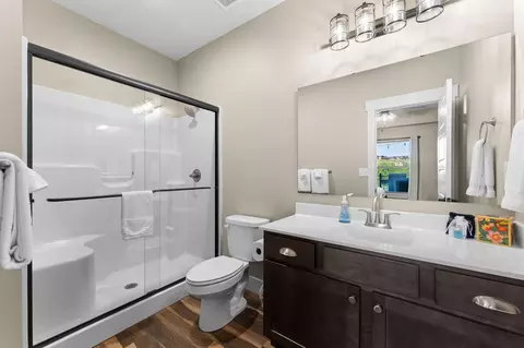 Bath - 440 Lake Front Dr, Branson, MO 65616 photo 7 of 10