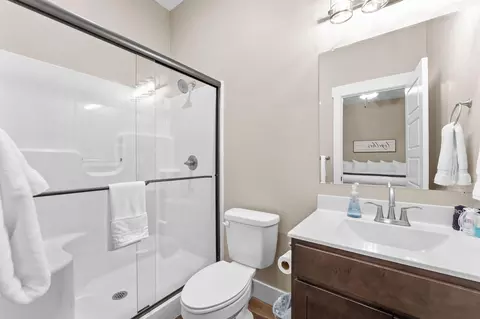 Bath - 440 Lake Front Dr, Branson, MO 65616 photo 6 of 10