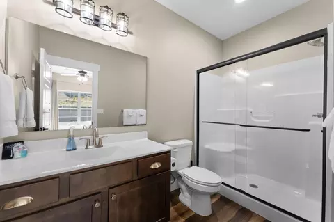 Bath - 440 Lake Front Dr, Branson, MO 65616 photo 8 of 10