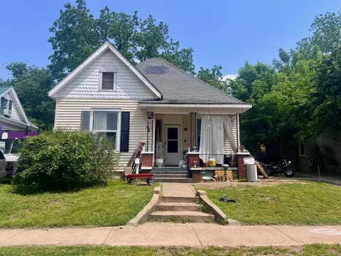 733 W Brower St, Springfield, MO 65802 photo 1