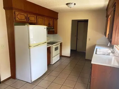 1208 Oak Ridge Dr, Aurora, MO 65605 photo 6