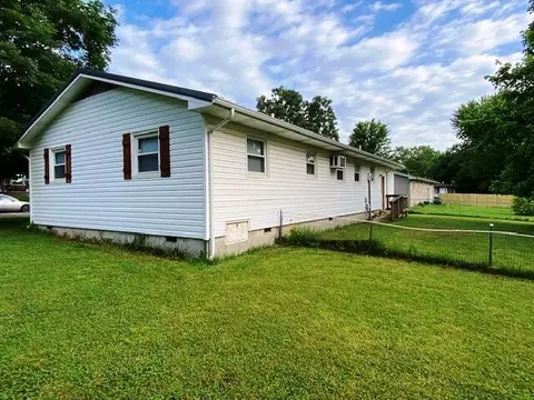 1208 Oak Ridge Dr, Aurora, MO 65605 photo 2