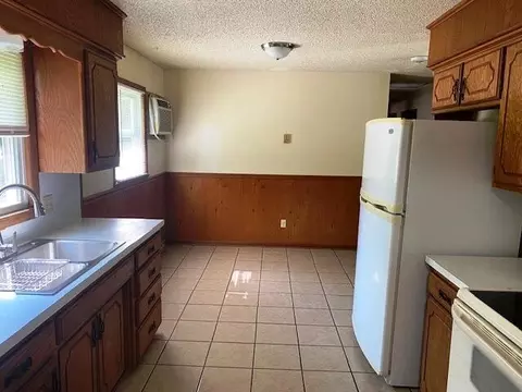 1208 Oak Ridge Dr, Aurora, MO 65605 photo 8