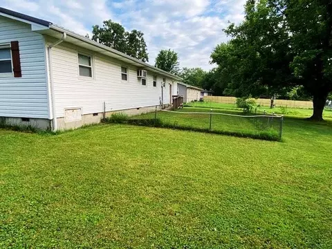 1208 Oak Ridge Dr, Aurora, MO 65605 photo 4