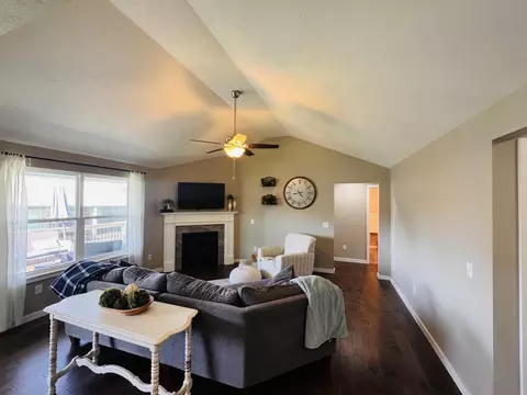 607 E Selby Dr, Nixa, MO 65714 photo 2