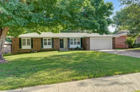 1325 E Lakewood St, Springfield, MO 65804 photo 2