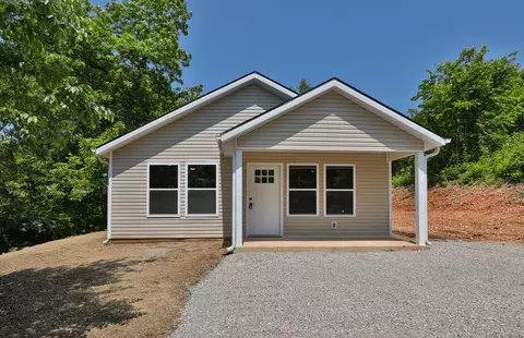 302 E College St, Crane, MO 65633 photo 2