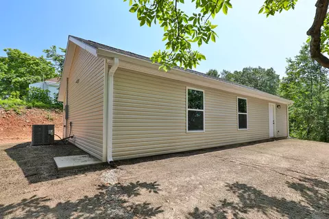 302 E College St, Crane, MO 65633 photo 22