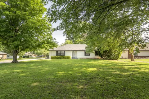 739 E Powell St, Springfield, MO 65807 photo 1