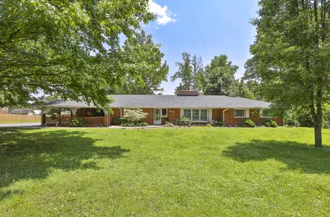 424 W Olive St, Bolivar, MO 65613