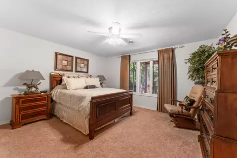 Bedroom - 200 Eagle Pointe Dr, Branson, MO 65616 photo 4 of 4