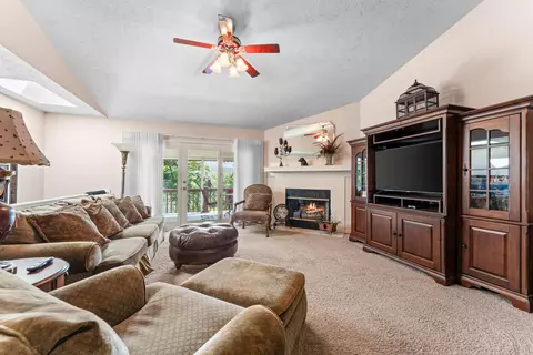 Living - 200 Eagle Pointe Dr, Branson, MO 65616 photo 2 of 4
