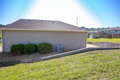 1304 Nettle Ct, Ozark, MO 65721 photo 4