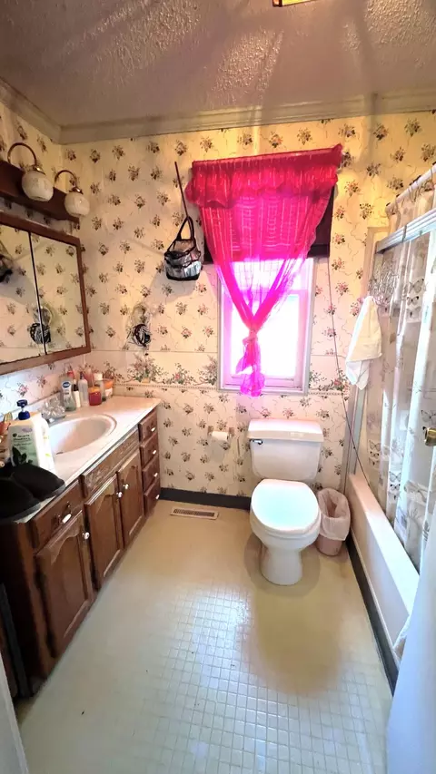 Bath - 113 Circle Dr, Monett, MO 65708 photo 1 of 2