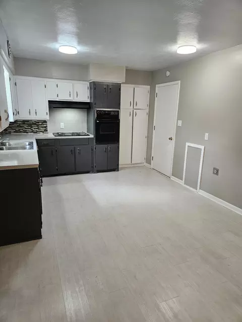 1955 S Fort Ave, Springfield, MO 65807 photo 11