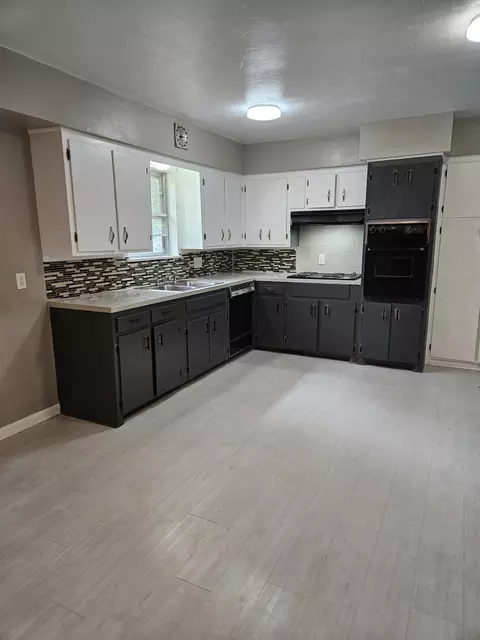 1955 S Fort Ave, Springfield, MO 65807 photo 10