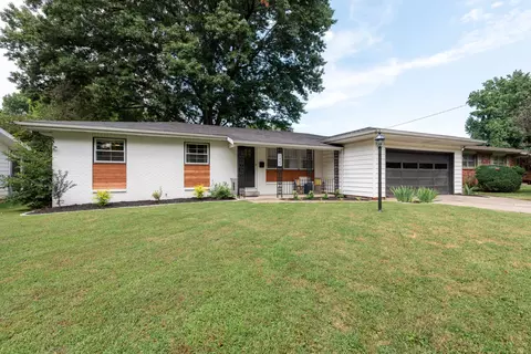 2443 S Kickapoo Ave, Springfield, MO 65804