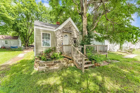 1673 E Chestnut St, Springfield, MO 65802 photo 1