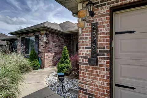 4528 Somerset Dr, Battlefield, MO 65619 photo 2