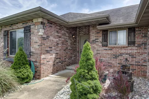 4528 Somerset Dr, Battlefield, MO 65619 photo 3