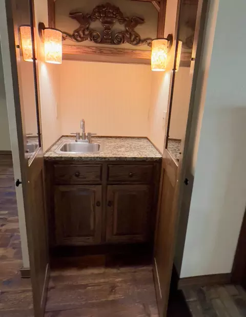 1724 E Buena Vista St, Springfield, MO 65804 photo 9