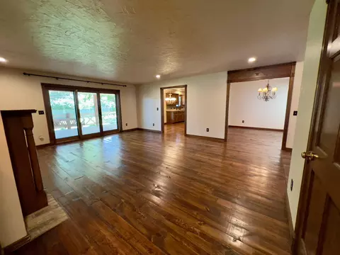 1724 E Buena Vista St, Springfield, MO 65804 photo 11