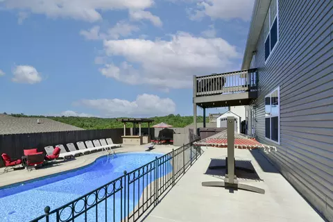 Exterior - 440 Spring Meadow Pkwy, Branson, MO 65616 photo 15 of 17