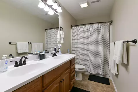 Bath - 440 Spring Meadow Pkwy, Branson, MO 65616 photo 4 of 4