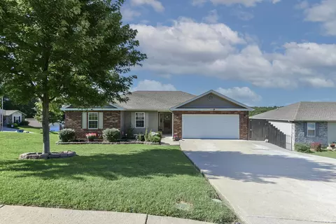 Exterior - 440 Spring Meadow Pkwy, Branson, MO 65616 photo 2 of 17